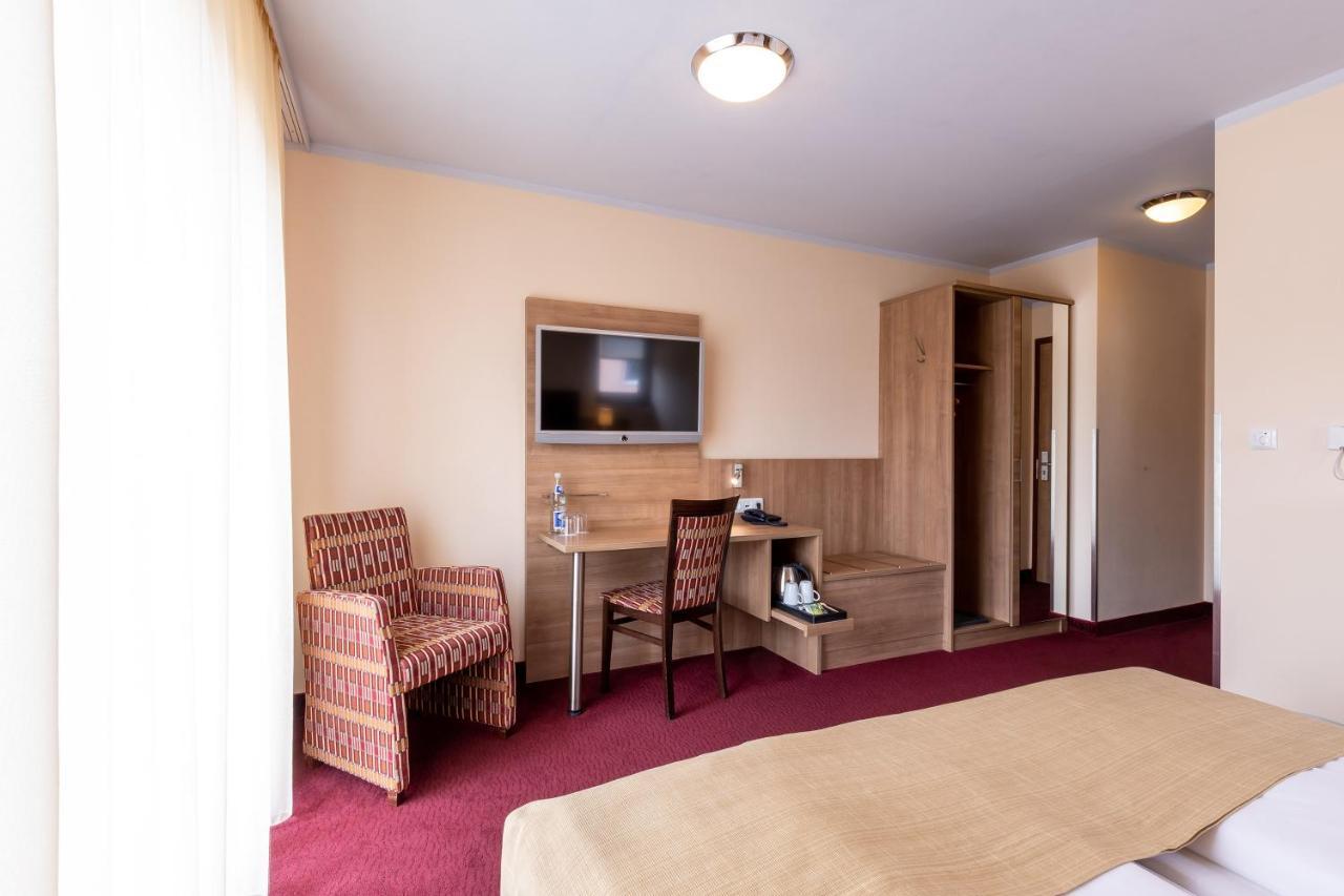 Hotel An Der Eiche Кульмбах Экстерьер фото